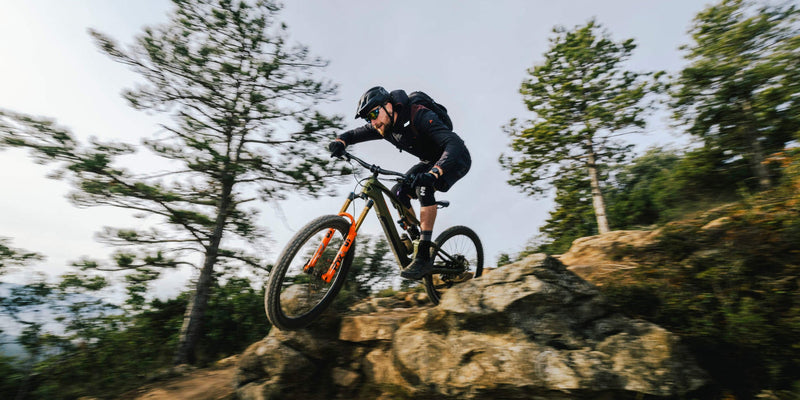 Conway eBikes in einer Landschaft