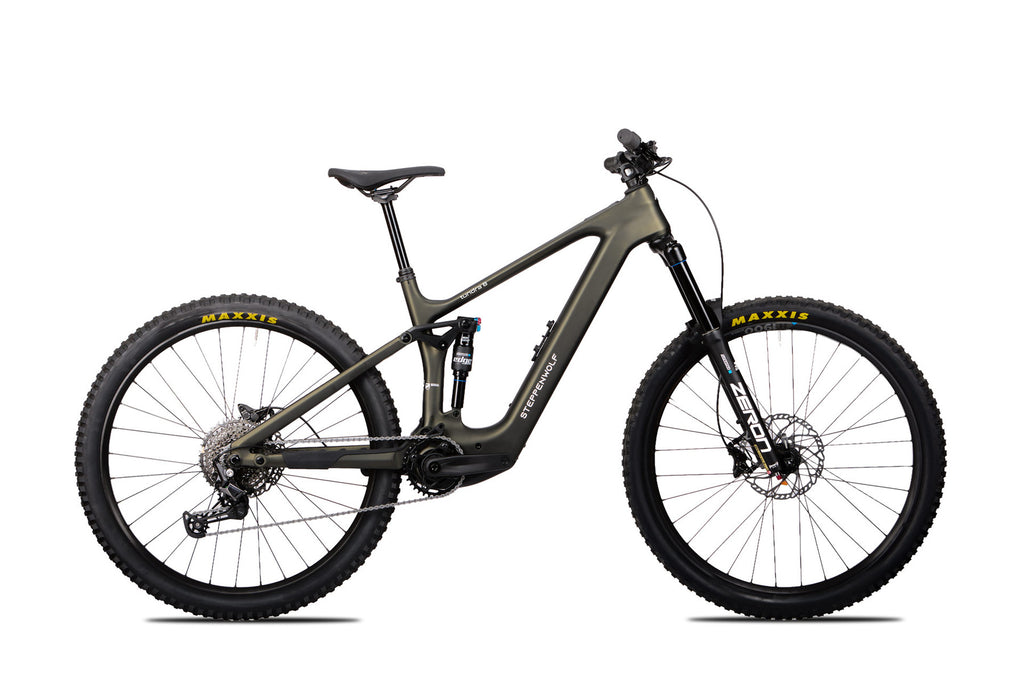 Steppenwolf Tundra 8 2027 in Moss Green Matte – Seitenansicht