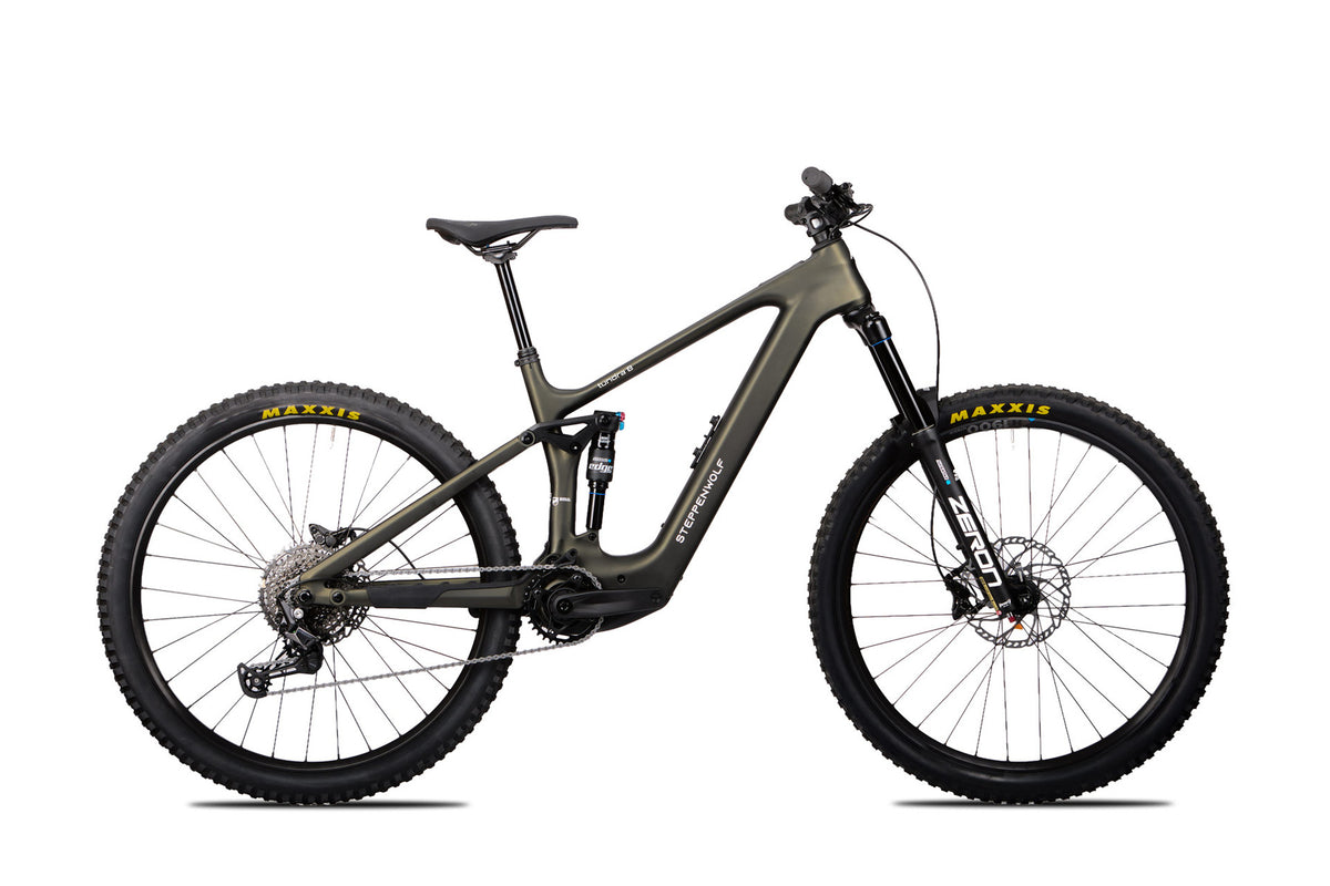 Steppenwolf Tundra 8 2027 in Moss Green Matte – Seitenansicht