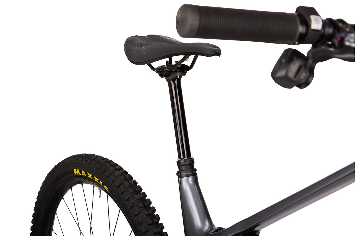 Steppenwolf Tycoon 10 in Titanium Grey Gloss – Cockpit und Sattelstütze