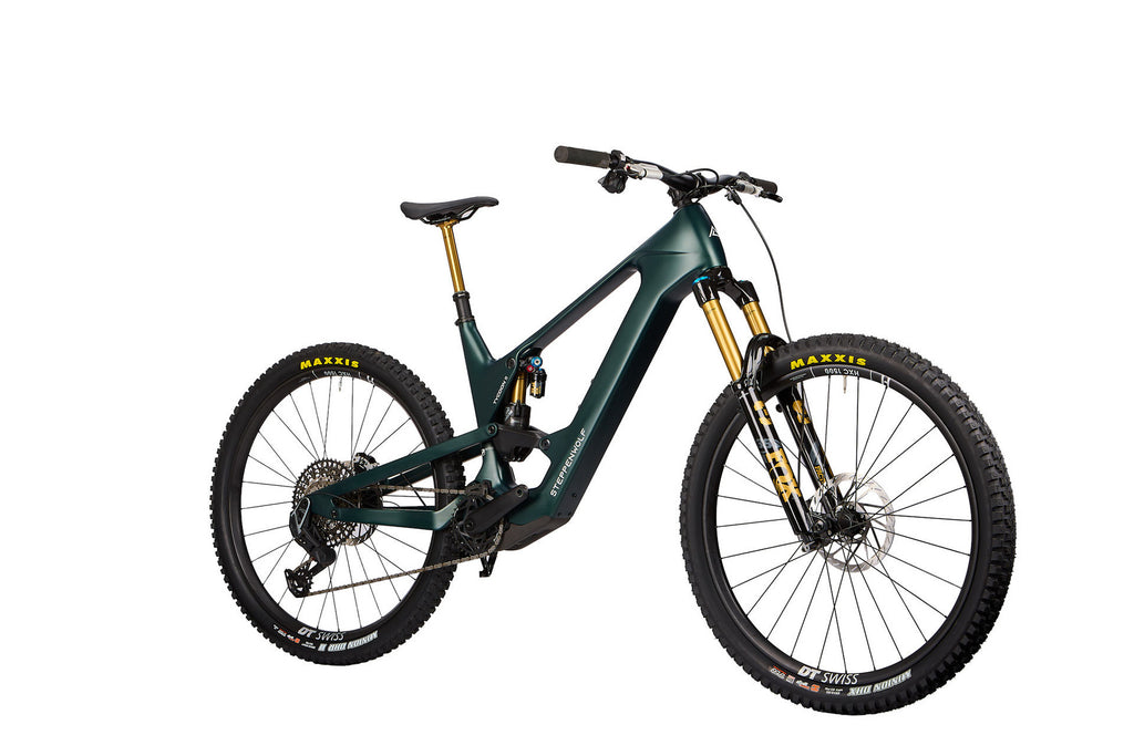 Steppenwolf Tycoon 11 in Dark Green Matte – schräge Vorderansicht